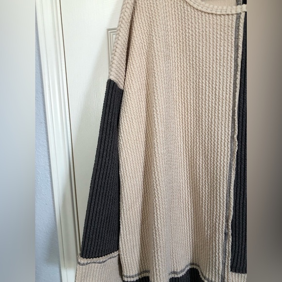 NWT GiGiO 1XL Color-block Top - Picture 2 of 7